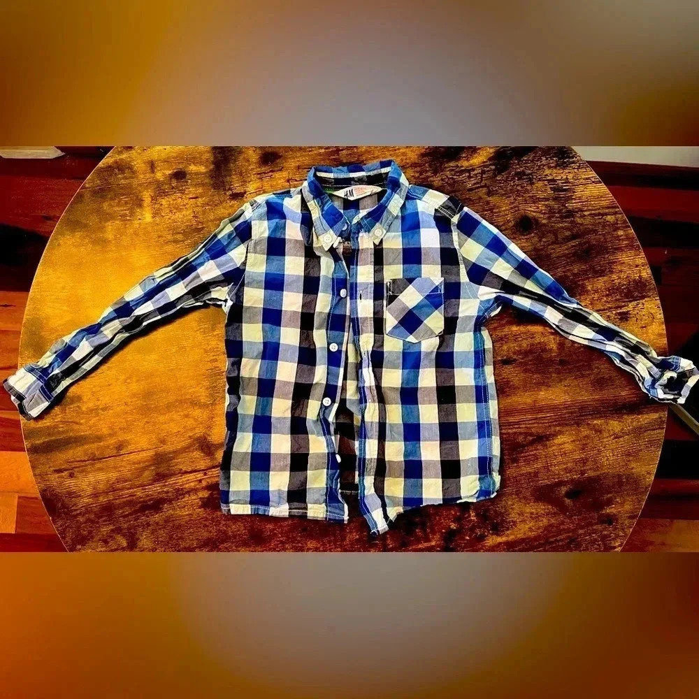 H&M | boys plaid long sleeve dress shirt. Size: 4-5Y US.